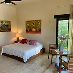 Villa mala escondida