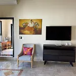 Villa mala escondida